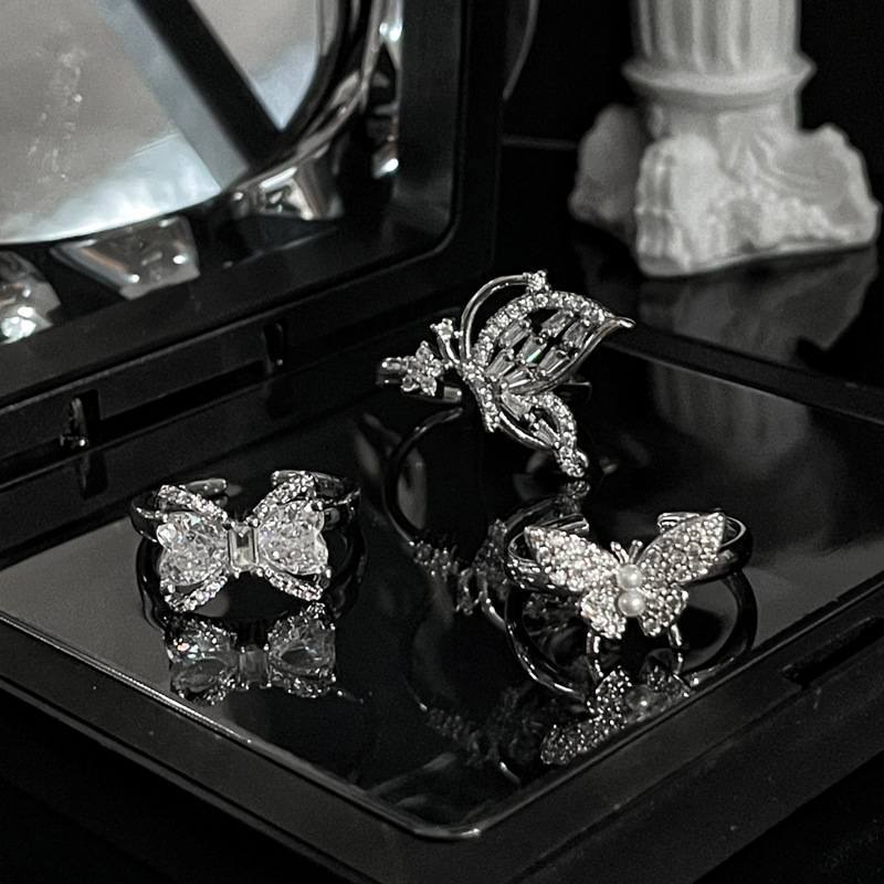 Fashionable and individual index finger ring with adjustable butterfly opening for women, a niche Instagram cool style, and a delicate ring that can be stacked Application Scenario