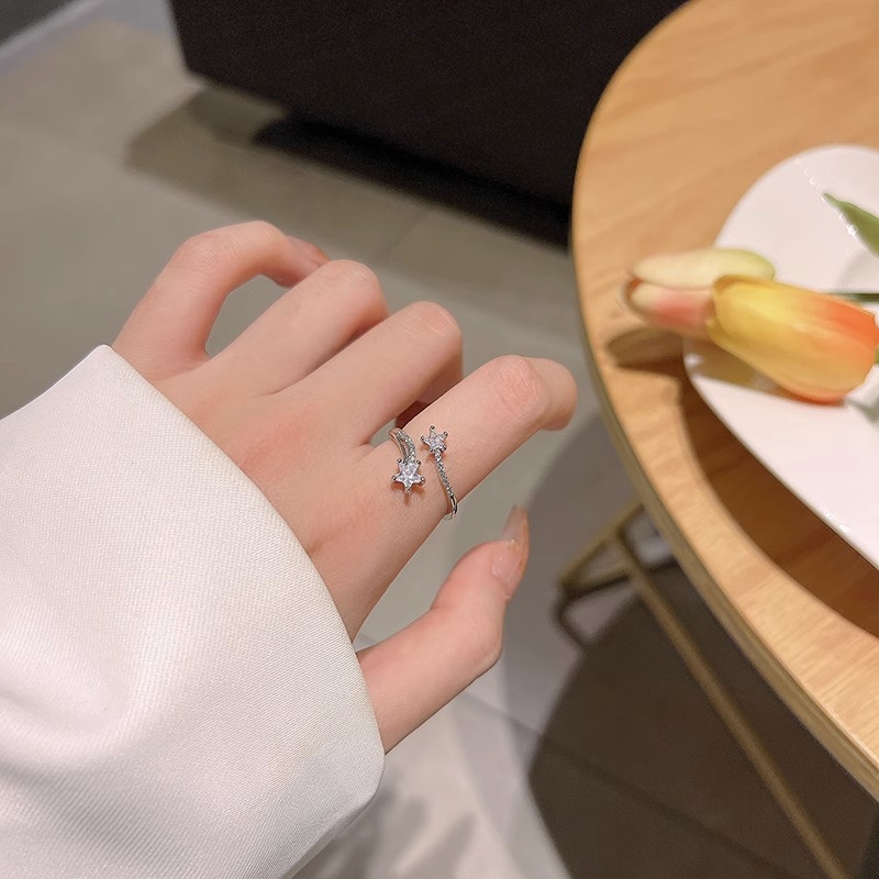The micro-inlaid zircon star open ring is a niche design for women, exuding a sense of high-end luxury and trendy food rings. It's an extremely elegant jewelry accessory details Picture