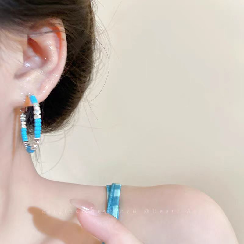 Blue Danube River Korean-style circle earrings, a niche design for women, are suitable for round faces as earrings and stud earrings Application Scenario