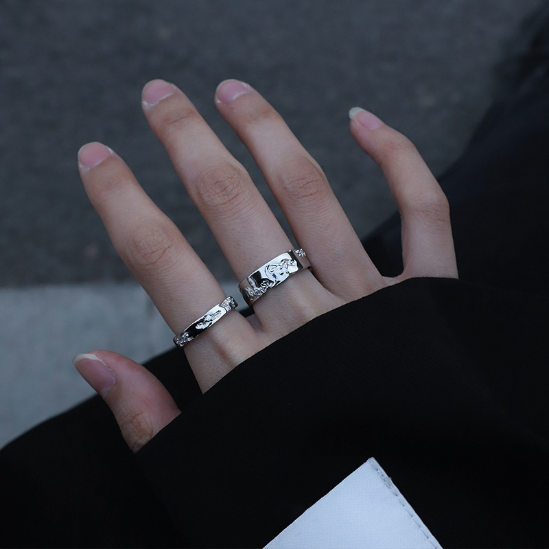 A simple and fashionable broken ring with an ins style, a niche design for women, and a texture set with zircon. It's a high-end couple's ring details Picture