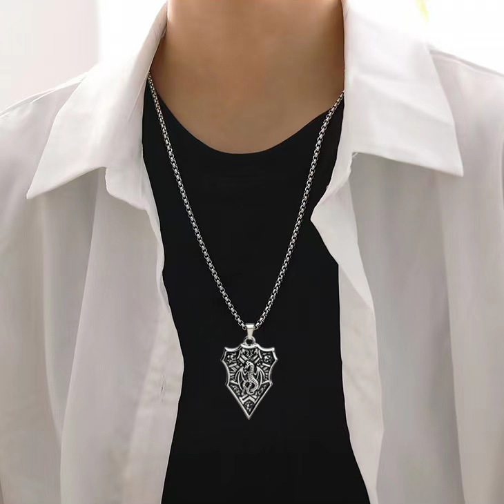 Wholesale of new cross-border European and American retro dragon shield necklace, fashionable, creative and individual hip-hop style titanium steel necklace Specification drawing
