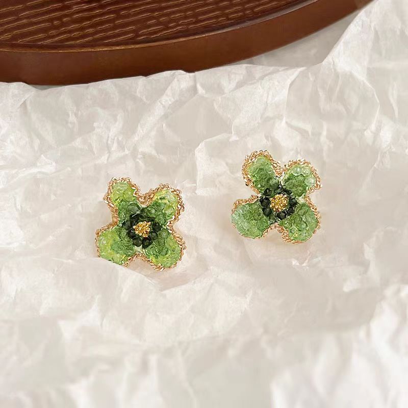 "Summer Rhapsody" Green crystal earrings with flower stud earrings, a high-end, light luxury, niche and unique earpiece for women Application Scenario