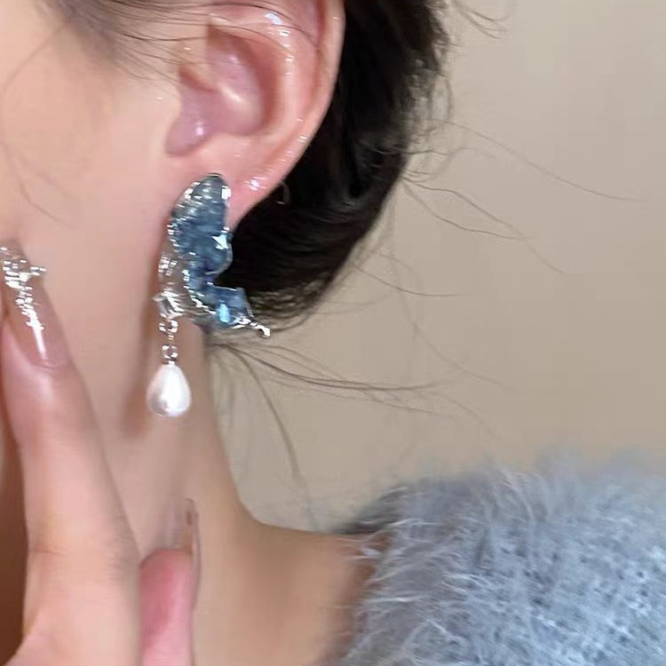 The crystal bling is super dazzling! Super fairy butterfly wing stud earrings, niche design, high-end and light luxury earrings and earrings for women details Picture
