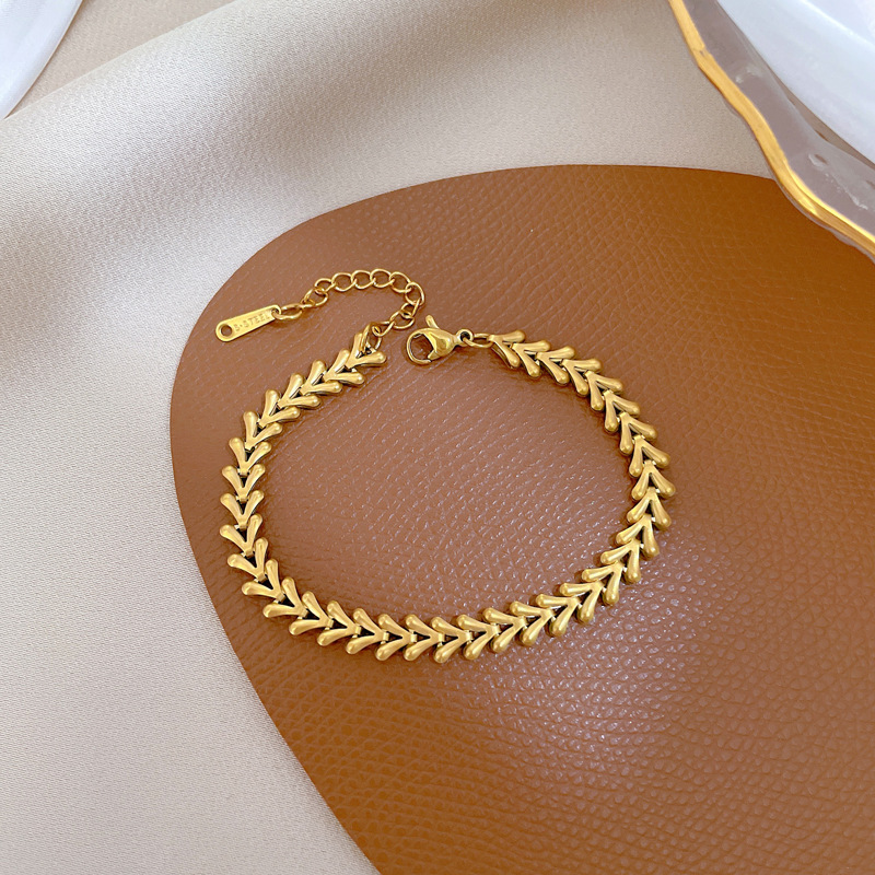 【 All-titanium Steel 】 Dongdaemun's cold and unique V-shaped chain bracelet is a retro best friend of a female Internet celebrity details Picture