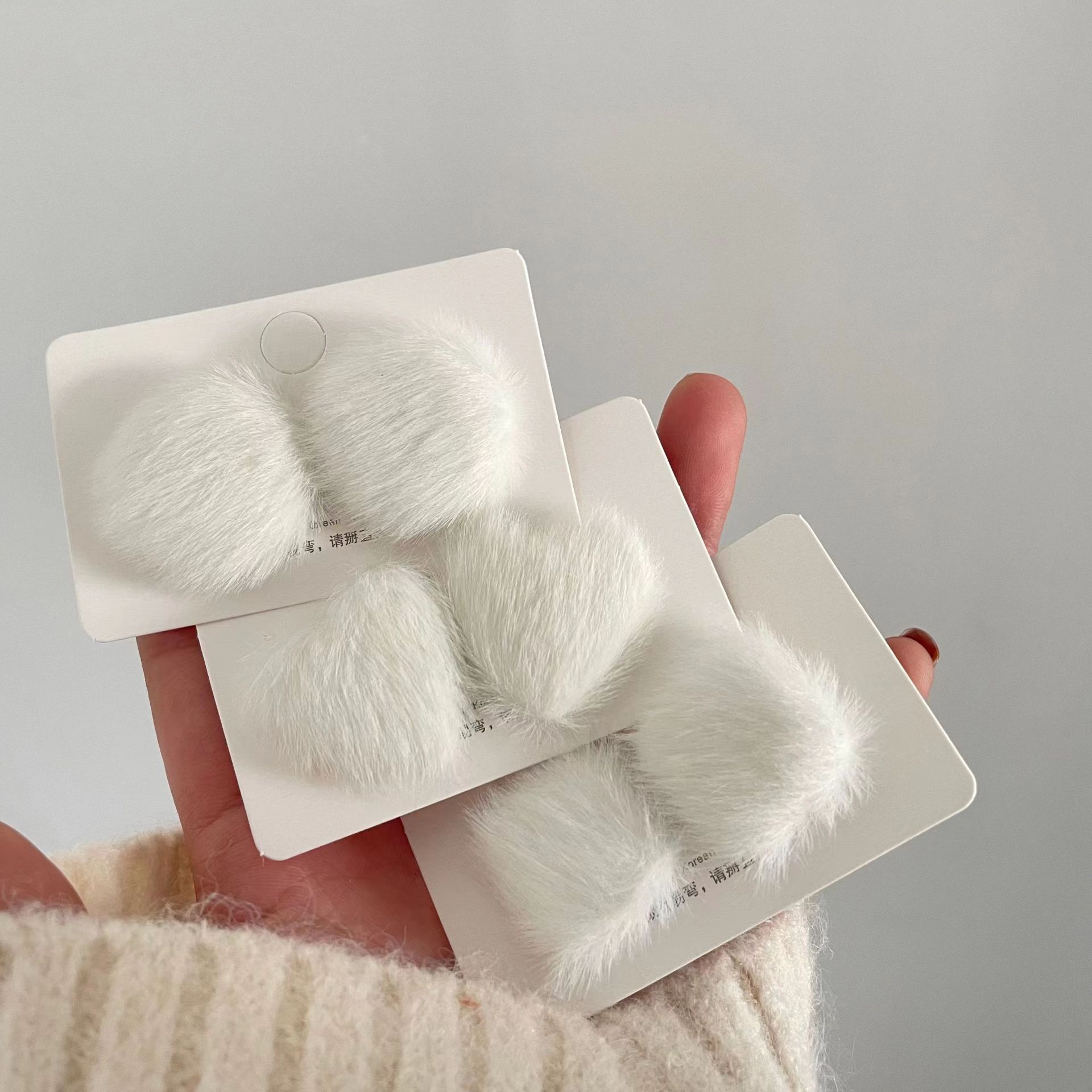 The new geometric heart-shaped plush stud earrings from Dongdaemun, South Korea, are trendy, cute and girlish high-end earrings for women on Instagram full figure