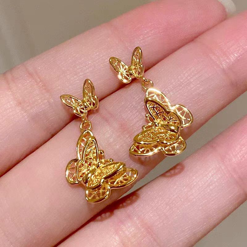 Golden filigree woven butterfly stud earrings for women, with a light luxury and niche design sense, a cool and elegant new Chinese-style earring accessory Application Scenario