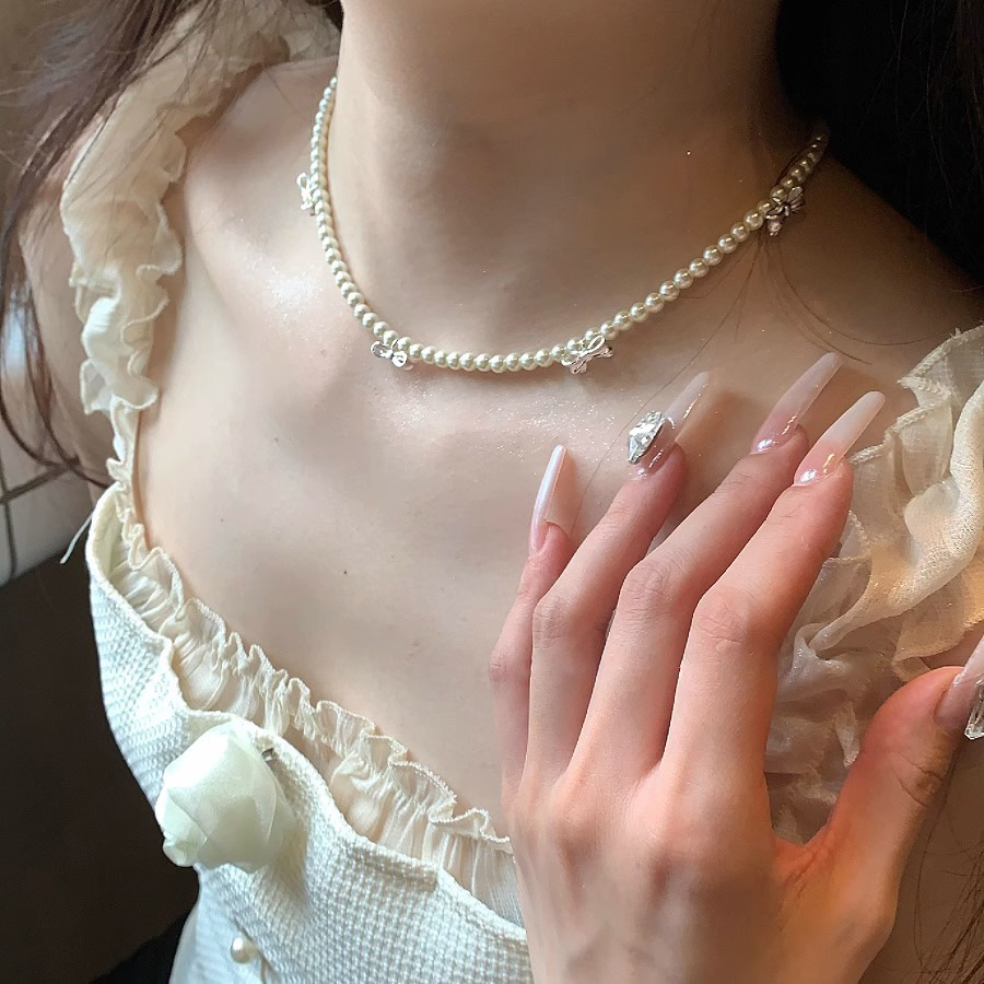Bow pearl necklace, women's light luxury, niche design sense, simple and versatile neckchain, collarbone chain full figure