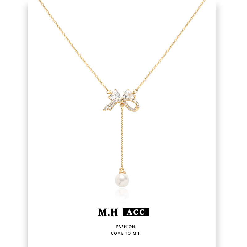 A light luxury bow zircon pearl necklace with a high-end female feel, a new Korean-style golden collarbone chain, a fashionable commuting accessory Application Scenario