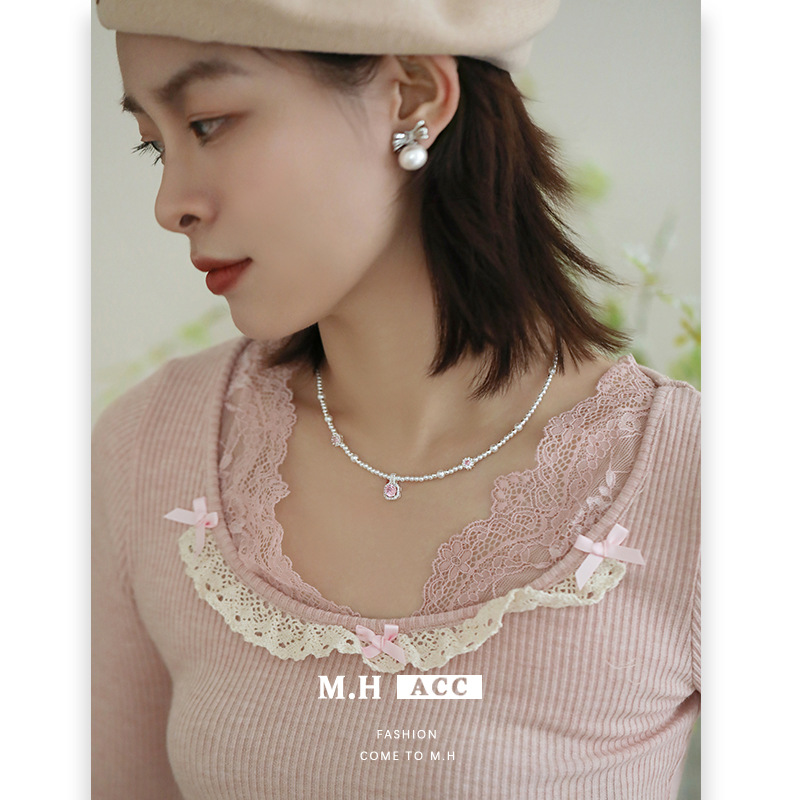 New light luxury vacation style pink cube sugar zircon necklace for women, ins fashion, elegant and high-end pearl collarbone chain Specification drawing