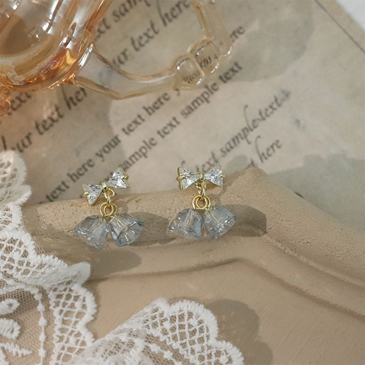 Silver Needle Autumn and Winter Light Dance Party Sparkling Crystal small bow Stud earrings Gentle white moonlight girlish style stud earrings Application Scenario