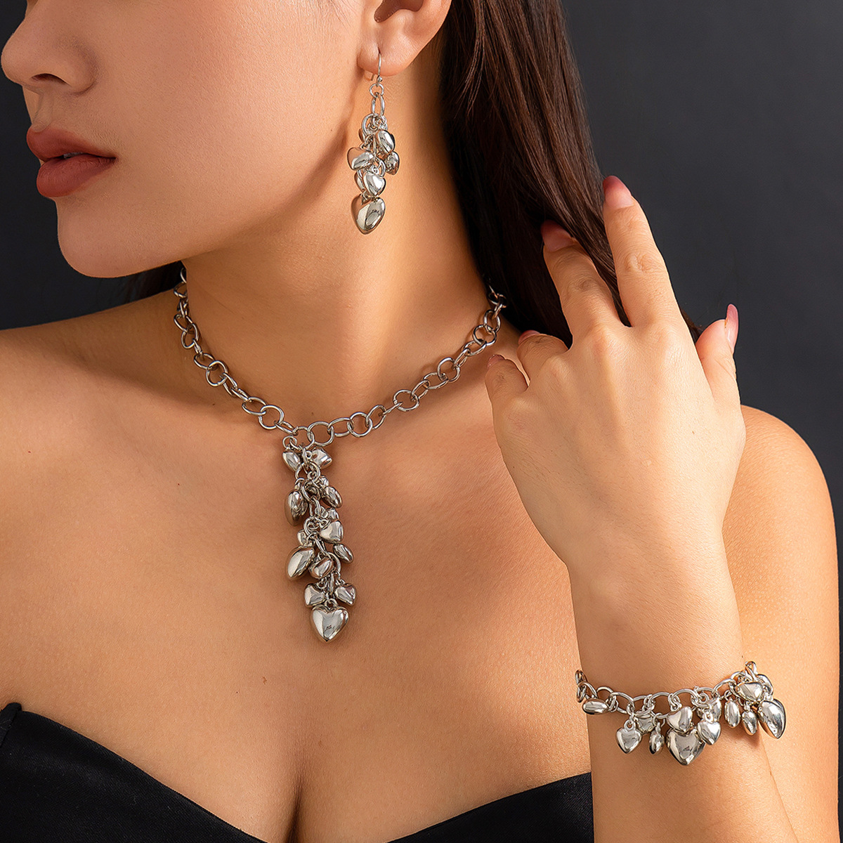 New cross-border accessories from Europe and America, featuring a stylish and heartwarming choker beaded design with a sweet and cool fringe full figure