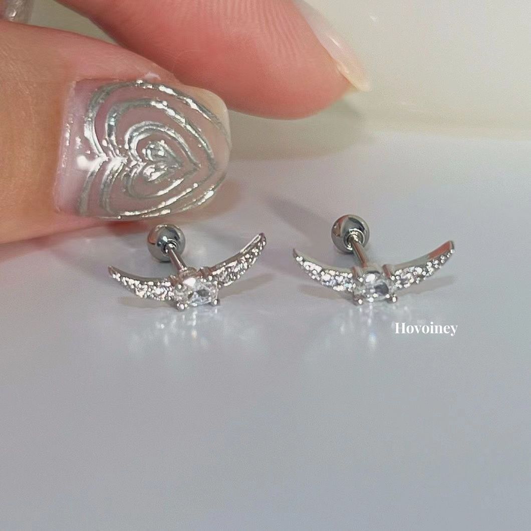 Sweet and cool pink heart-shaped zircon ear stud, glittering with diamonds, small star-shaped cat ear stud, niche cochlear stud earrings Application Scenario