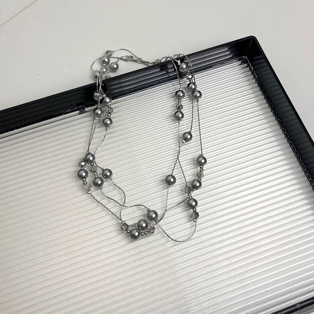 This multi-layered grey pearl necklace is long and can be worn in various ways. It features a light luxury collarbone and a niche design Specification drawing
