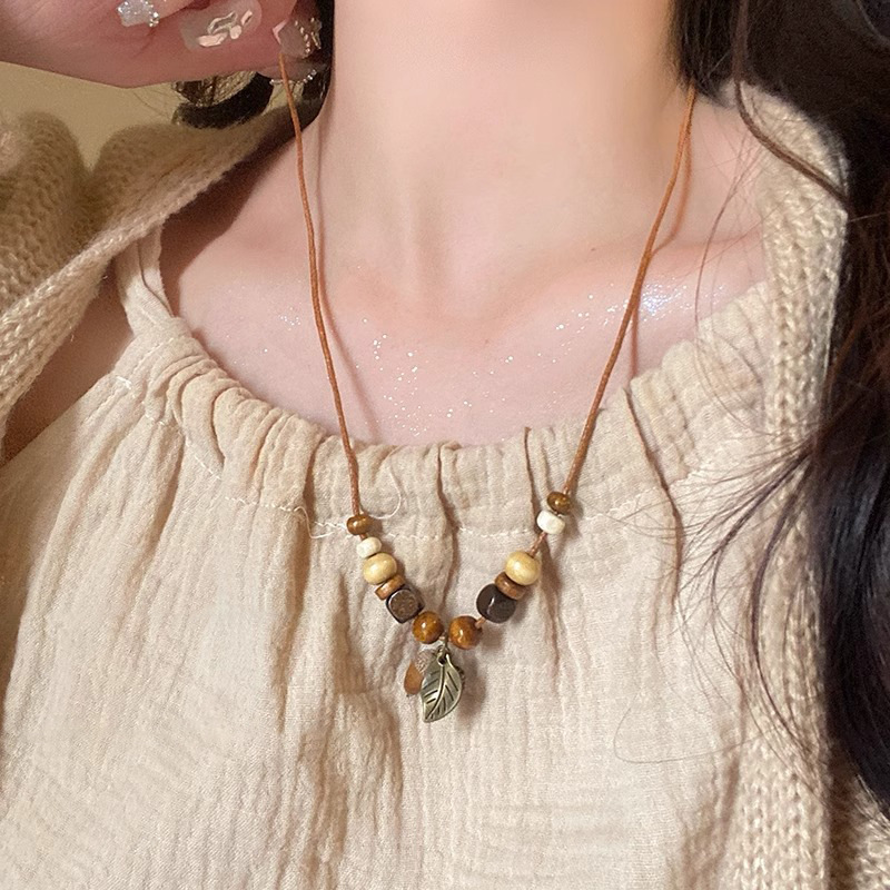 New Chinese-style dried fruit and acorn necklace for women, ins forest-themed fashion beaded, retro, versatile and high-end sweater chain accessory full figure