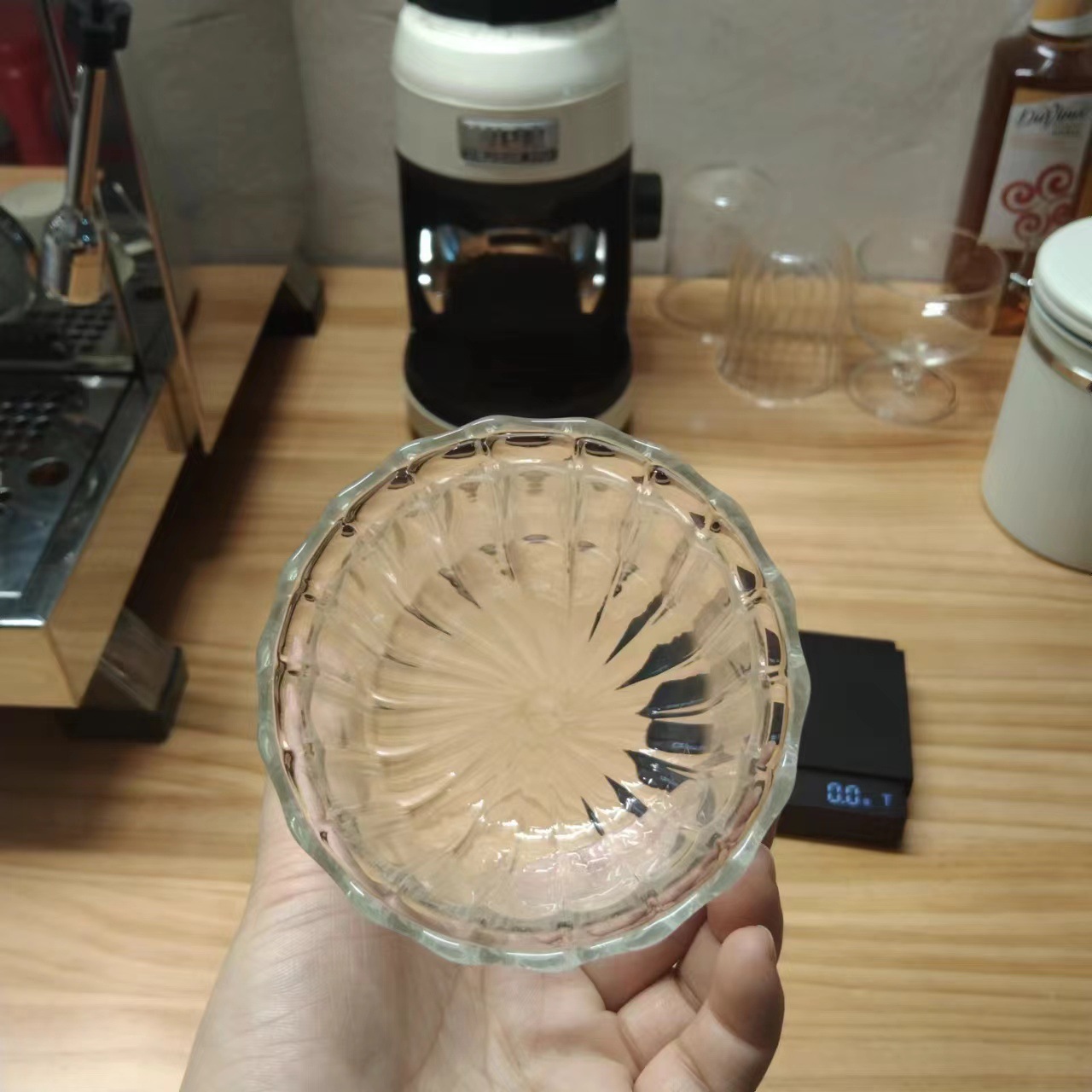 Thickened high borosilicate heat-resistant glass cup, chubby flared round-bottom cup, iced Americano latte coffee cup, cute drink cup Application Scenario