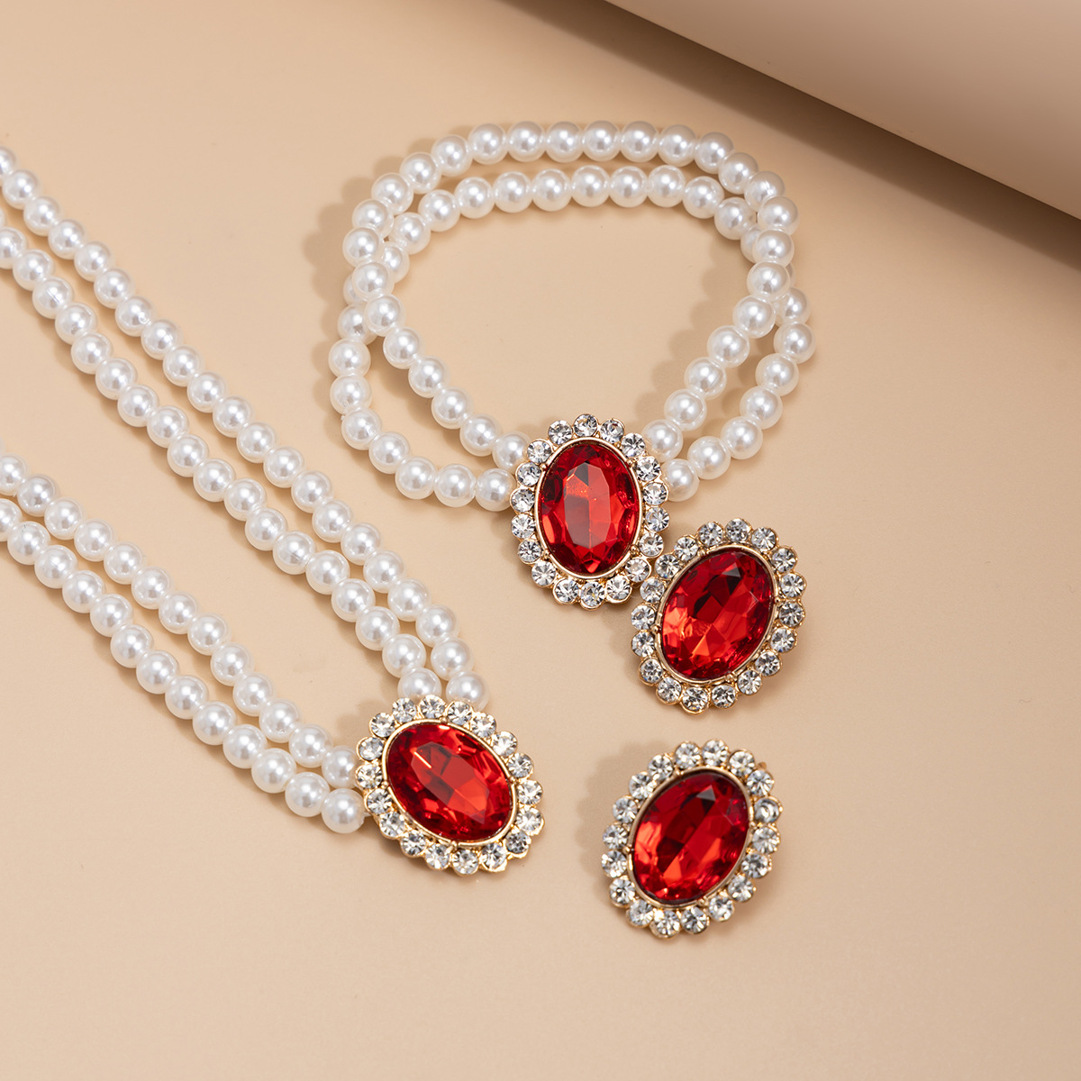 European and American cross-border jewelry, French elegant imitation pearl beaded necklace, light luxury style gemstone inlaid necklace set Application Scenario