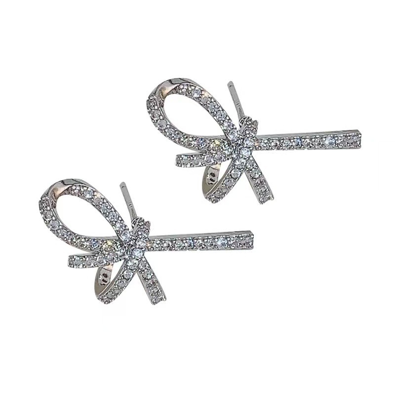 Exquisite full-diamond bow stud earrings in a cold and elegant style, simple and irregular earrings, high-end S925 silver needle earrings Item Picture