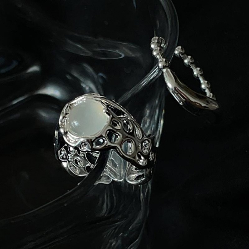 White Moonlight zircon agate ring for ins couple, a light luxury European and American fashion irregular ring with adjustable openings details Picture