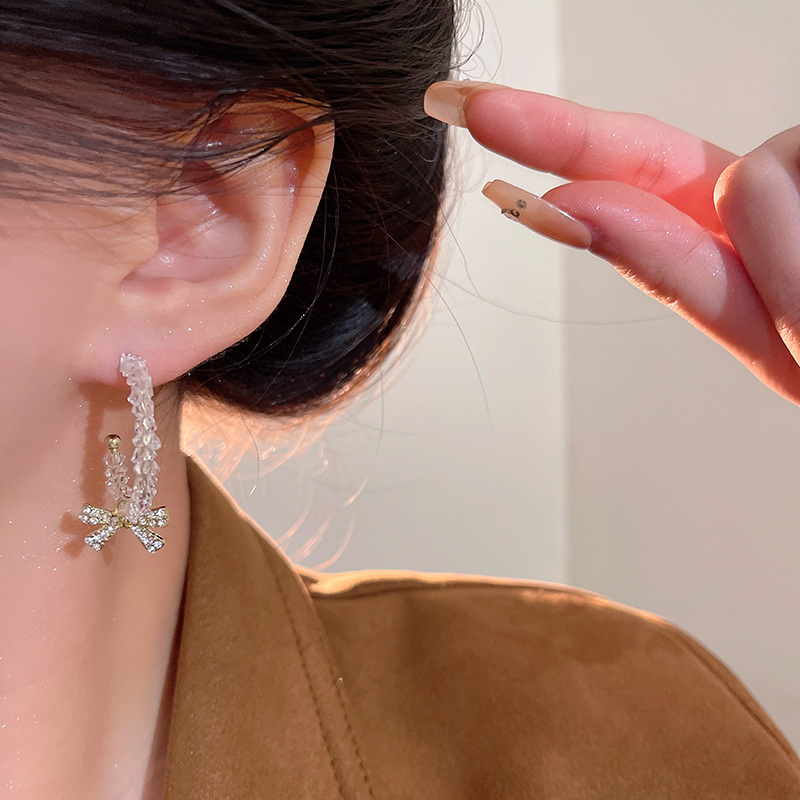 Super fairy crystal bow zircon stud earrings, women's light luxury, versatile and high-end C-shaped earrings, best-selling internet-famous earrings Application Scenario