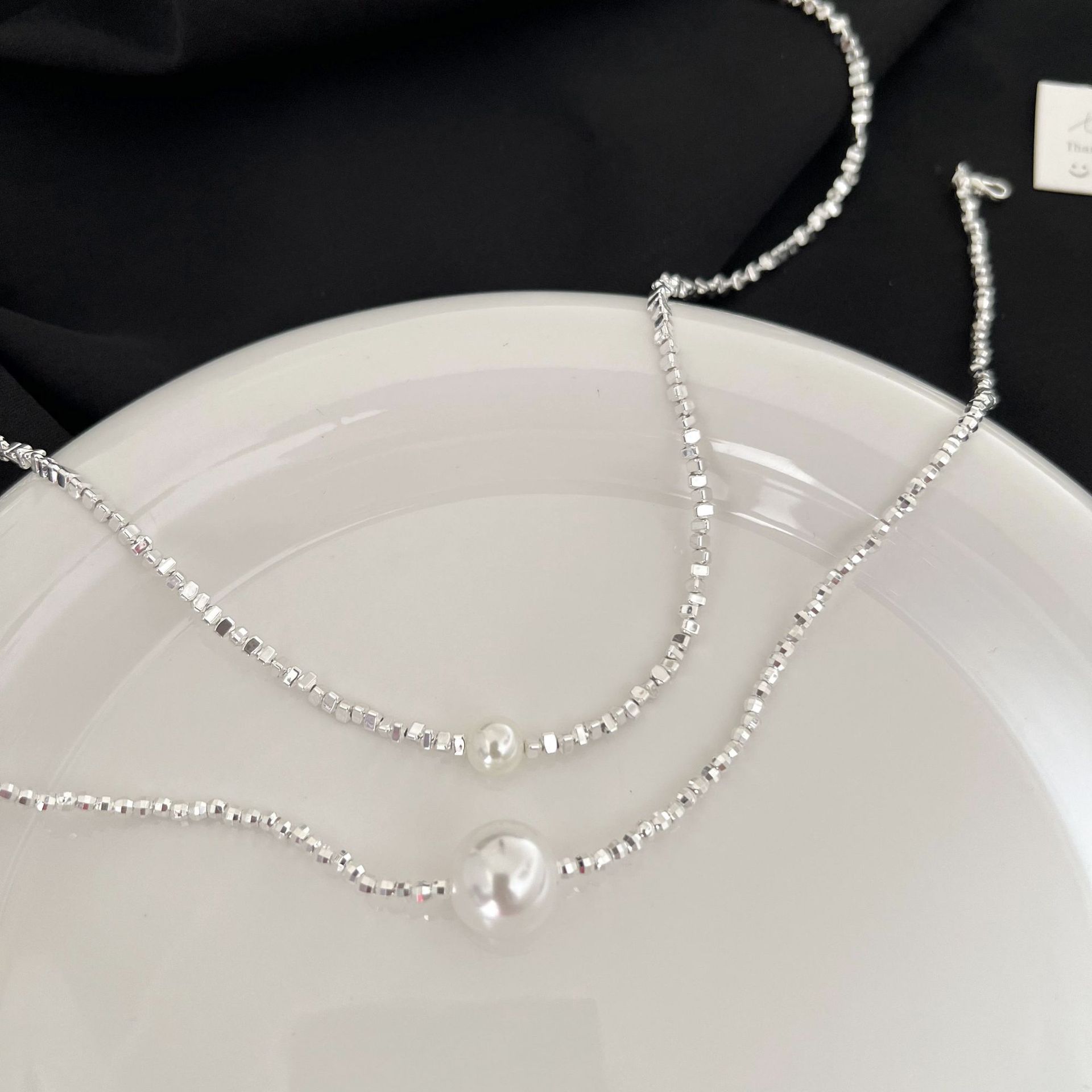 French light luxury style silver pearl pendant necklace, fashionable design sense for girls, niche collarbone chain, neck chain Specification drawing