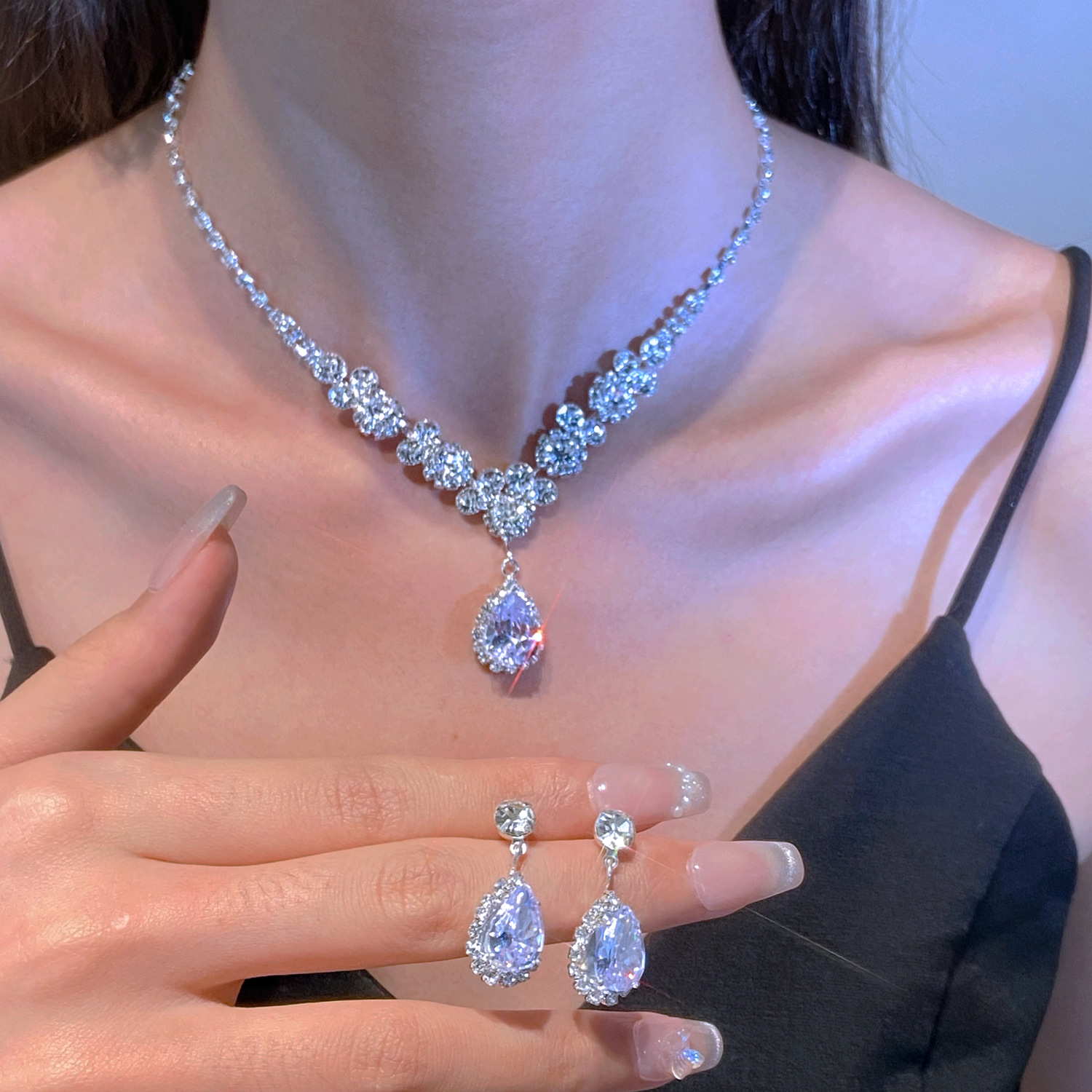 European and American fashion full-diamond jewelry set, luxurious teardrop necklace, stud earrings, earrings, bridal wedding, party and dinner accessories full figure