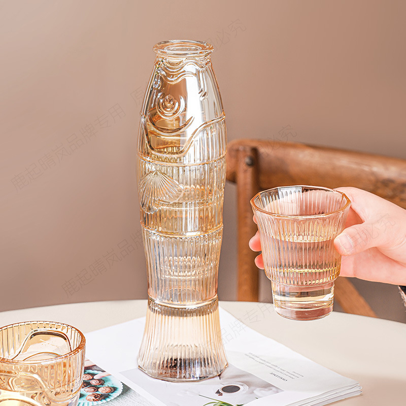 Creative glass cups, koi stacked cups, golden set cups, carp cups, household water cup sets, bank and insurance gift cups Specification drawing