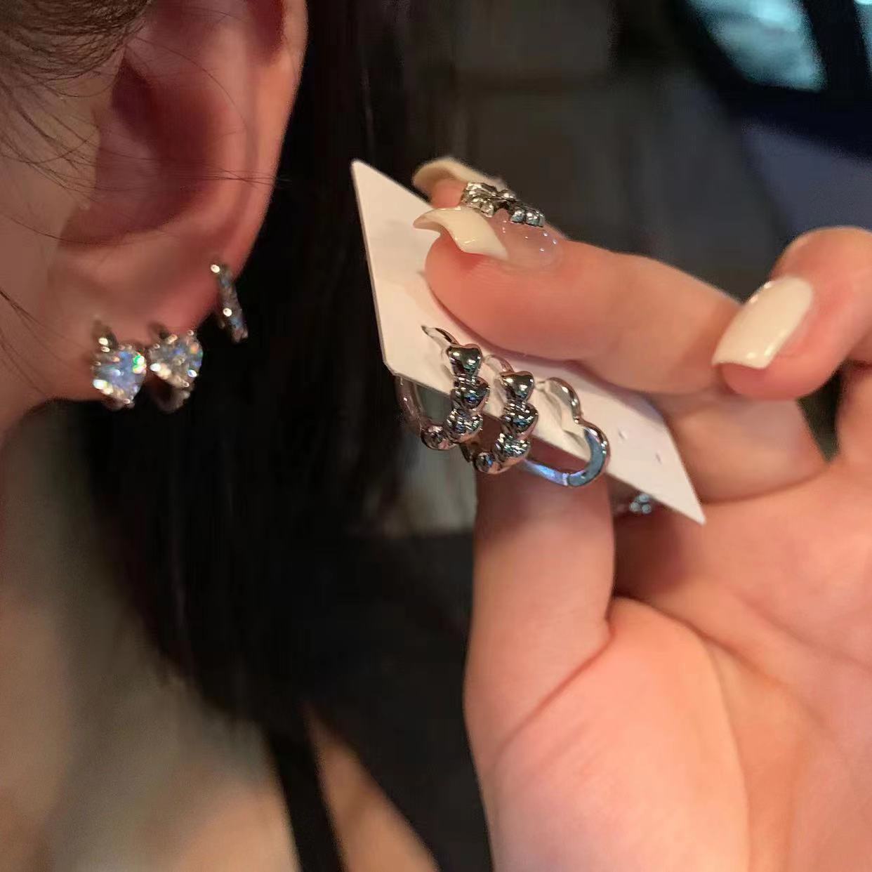 Super recommended six-piece set! Sweet, cool, fashionable and versatile heart-shaped zircon ear buckles for women, with a light luxury and cold style Specification drawing