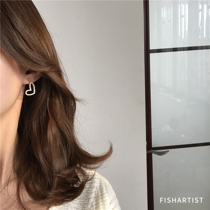 Handcrafted, fully diamond-shaped, girlish, heart-shaped stud earrings, Korean style, versatile, light luxury, exquisite golden bean ear clips and earrings full figure