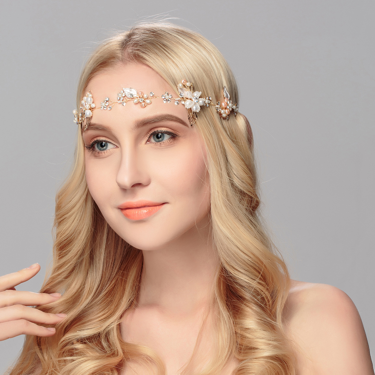 European and American forest-themed bridal hair accessories, beautiful leaf hair bands, exquisite handcrafted headwear, rhinestones, freshwater pearls, updo hair bands details Picture