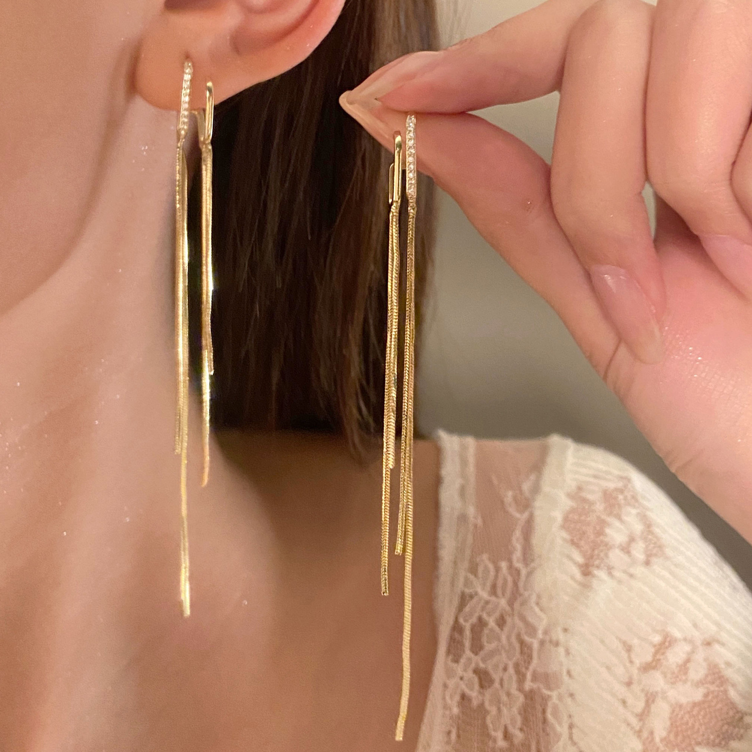 European and American InS-style long tassel earrings, cross-border fashionable and personalized diamond-encrusted chain earrings for women, wholesale of internet-famous earrings full figure