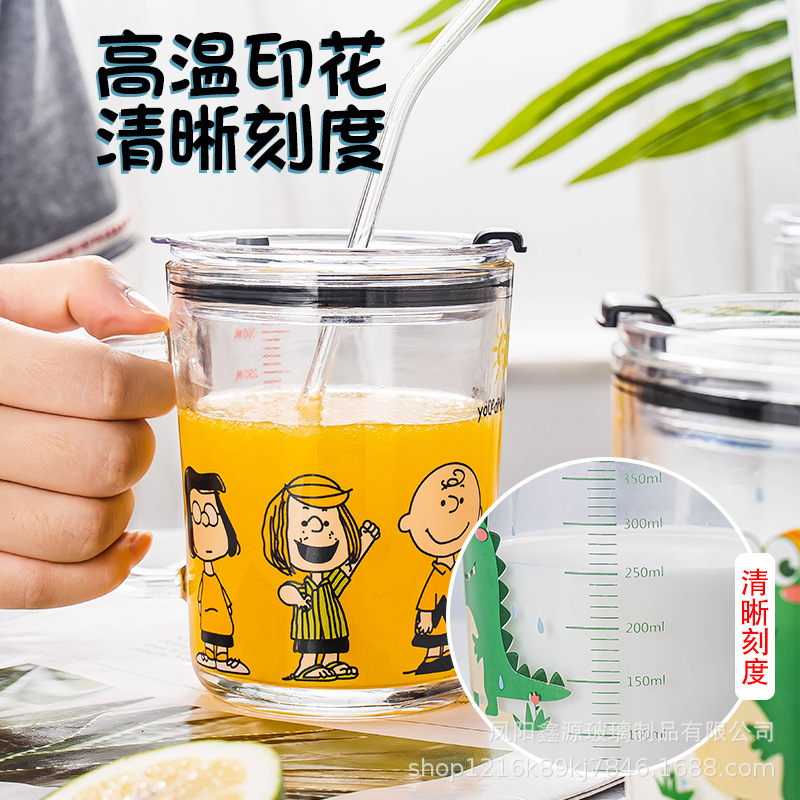 Large-capacity glass straw cup with scale, handle and lid, a popular household cute baby breakfast milk glass cup full figure