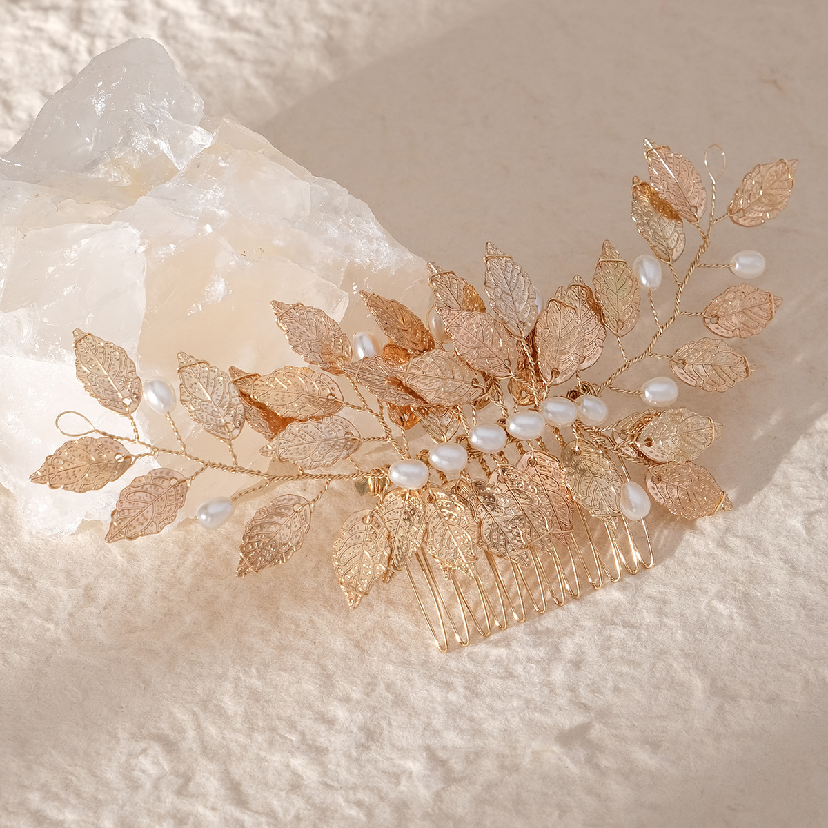 New Chinese-style bride's retro hair accessory, forest-themed leaf handcrafted hair bun comb, Xiuhe dress, cheongsam, versatile pearl hair comb details Picture