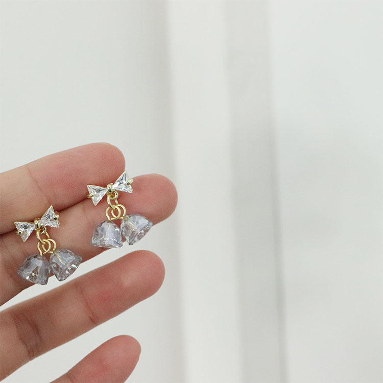 Silver Needle Autumn and Winter Light Dance Party Sparkling Crystal small bow Stud earrings Gentle white moonlight girlish style stud earrings full figure