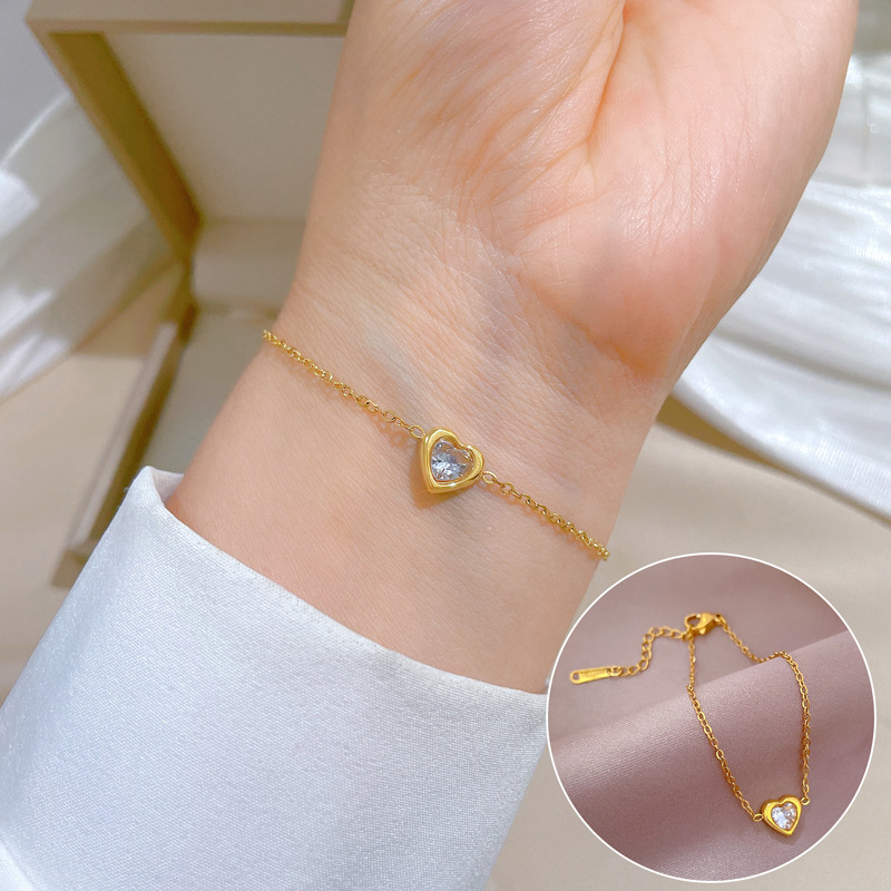 【 All-titanium Steel 】 Dongdaemun's unique and elegant forest-themed heart zircon small bracelet, a retro best friend of a female Internet celebrity full figure