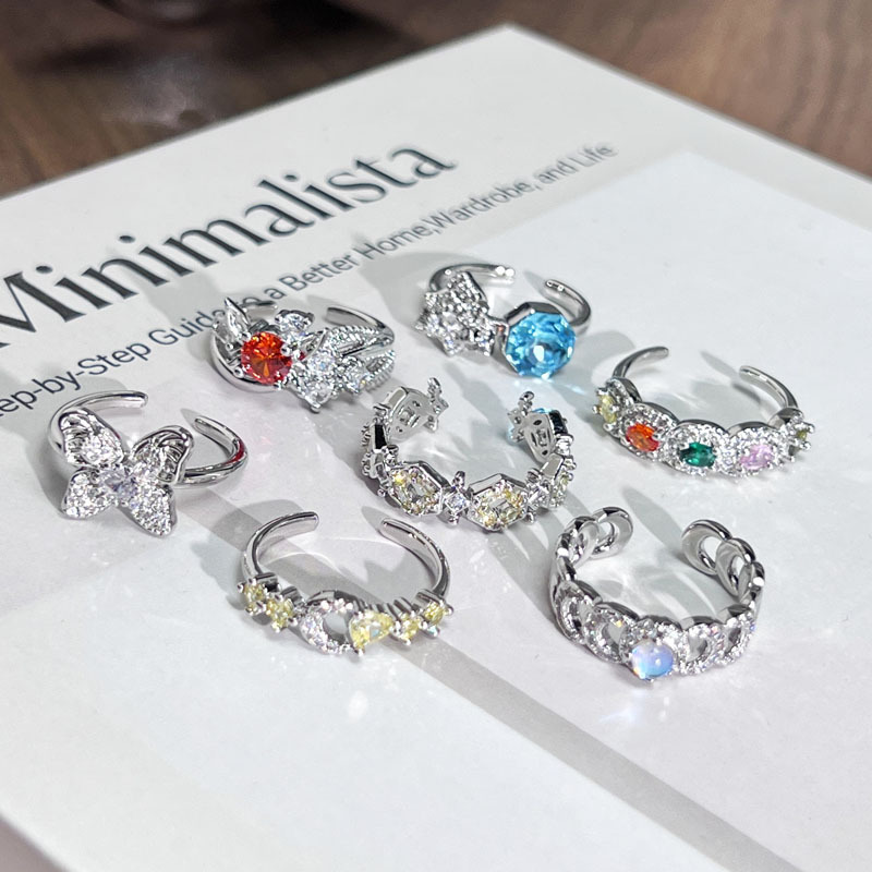 The 2025 new light luxury colored gemstone series sweet and cool flower style open ring is a delicate, versatile and fashionable index finger ring for women Application Scenario