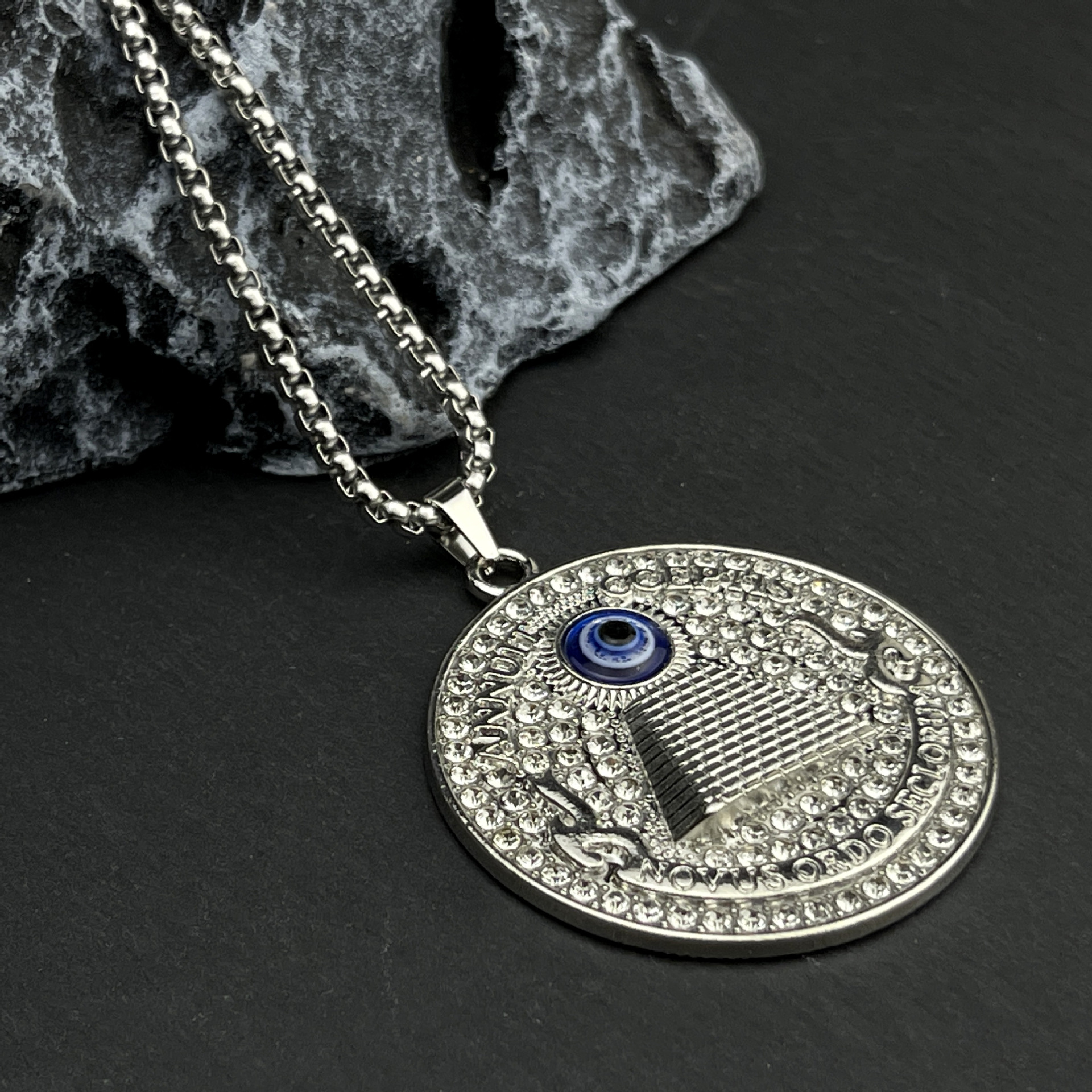 Wholesale of new cross-border Nazar Eye titanium steel necklace round halal diamond-encruble alloy pendant from the Middle East Specification drawing
