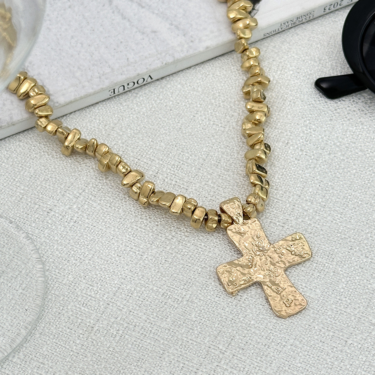 European and American cross-border jewelry punk style cross conch pendant necklace, Baroque imitation pearl Y-shaped beaded necklace Application Scenario