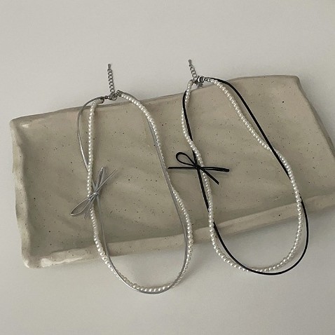 Double-layer leather bow pearl necklace with a girlish charm, sweet and cute, elegant and versatile, unique neckchain and collarbone chain Specification drawing