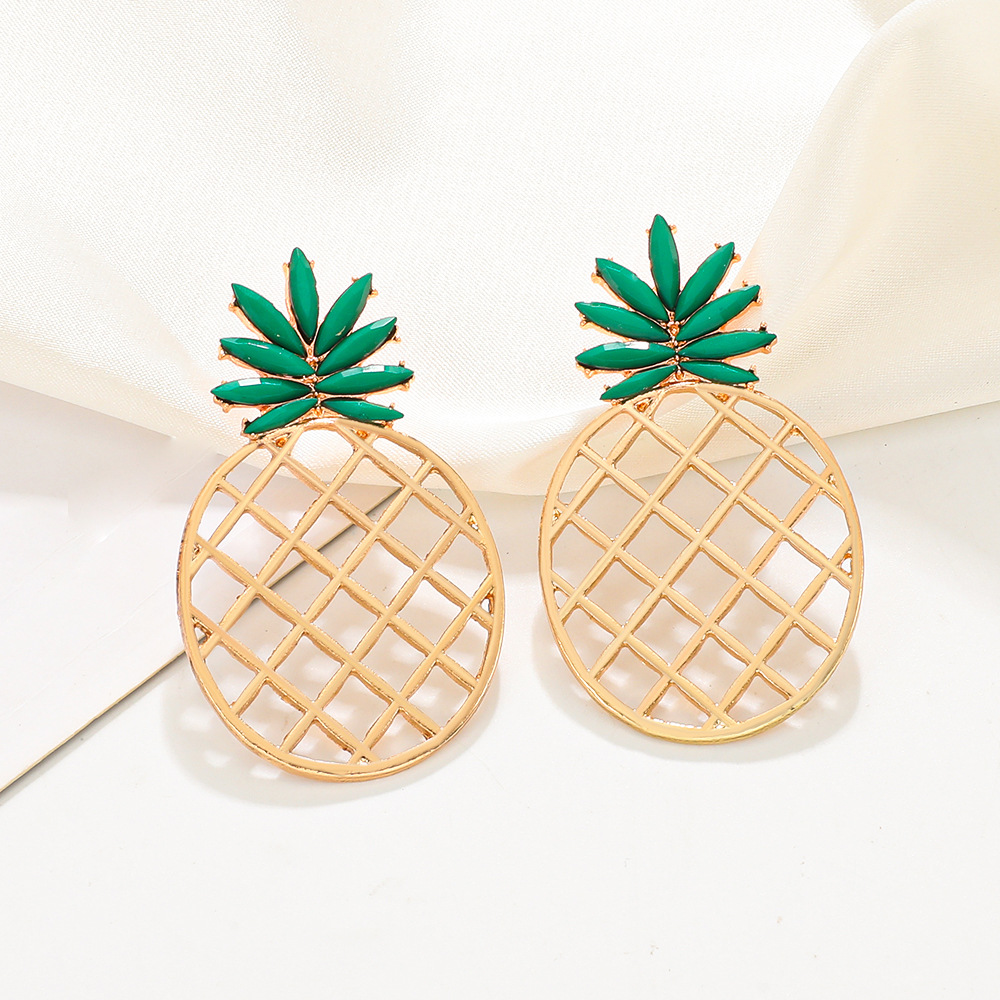 European and American ins hollowed-out pineapple earrings for women, sweet and fresh, with zircon fruit stud earrings set, are cross-border best-selling earrings Application Scenario
