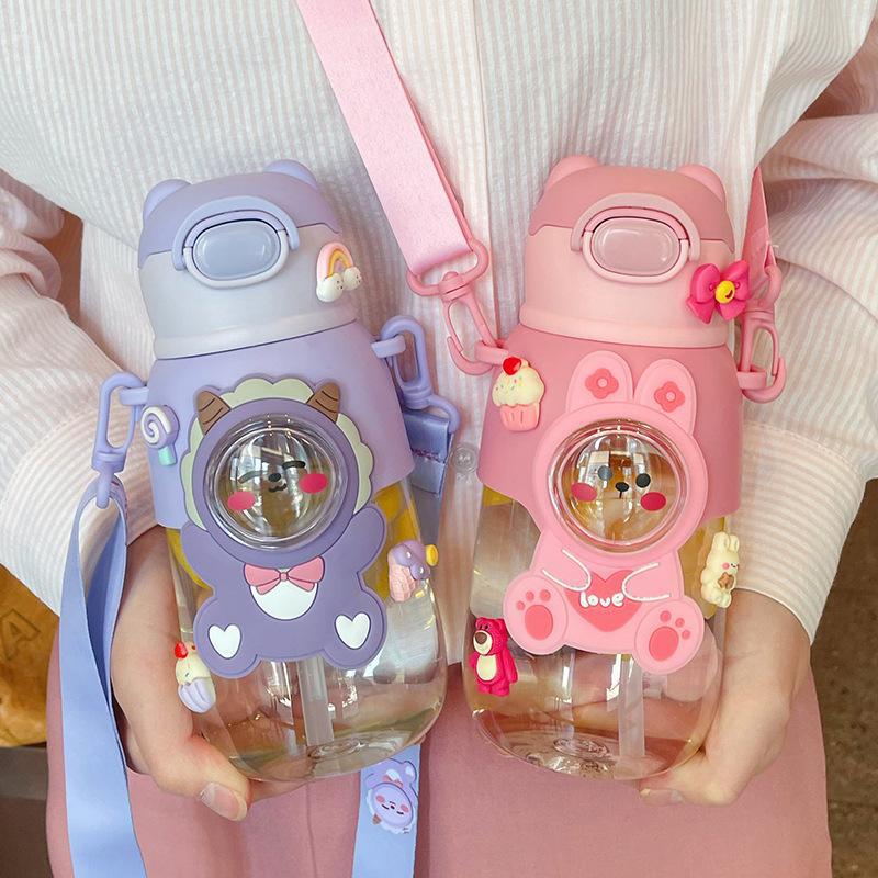 Wholesale of new cartoon summer children's water cups, large-capacity portable sports water cups with straws, anti-drop plastic cups details Picture
