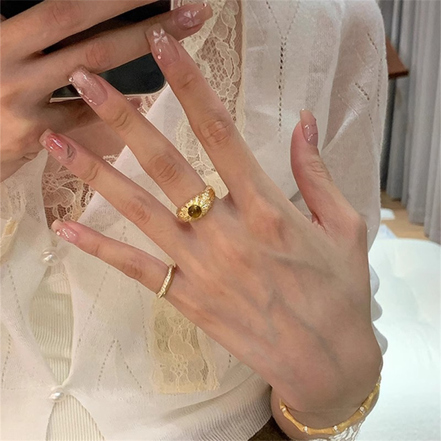 A vintage golden tiger's eye brushed ring for women, a slightly inlaid zircon index finger ring with a touch of light luxury and high-end charm Specification drawing
