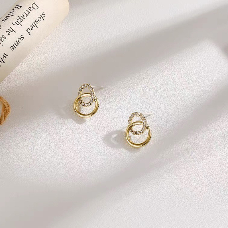Exquisite rhinestone ring earrings, 2025 new style, trendy Korean style, internet-famous high-end earrings, French stud earrings for women Application Scenario