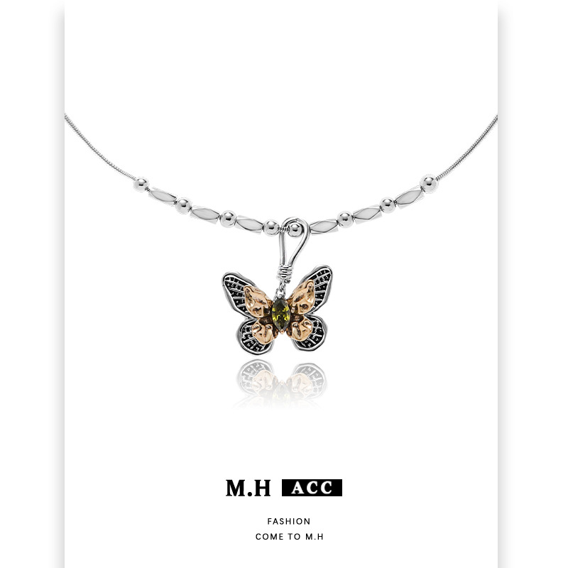 Ancient golden butterfly necklace for women, 2024 new style, light luxury, retro and high-end collarbone chain, European and American Instagram niche accessory full figure
