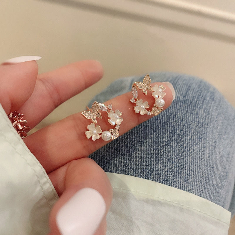 The 2025 new trendy zircon butterfly shell flower earrings are small, elegant, individual and simple Korean-style earrings Application Scenario