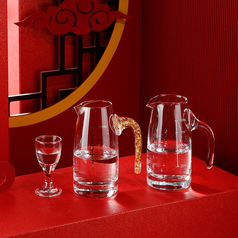 Glass white spirit cup, wine set, Xiangyun gift box 2 liang wine vessel, wine cup, Qinglian small wine cup, white spirit bullet cup set Application Scenario