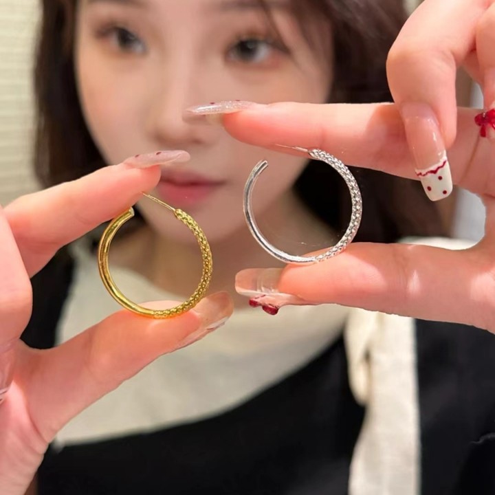 Plain ring earrings for women, a new and popular product in 2025, featuring large ring ear rings in Korean style, versatile and high-end earrings full figure