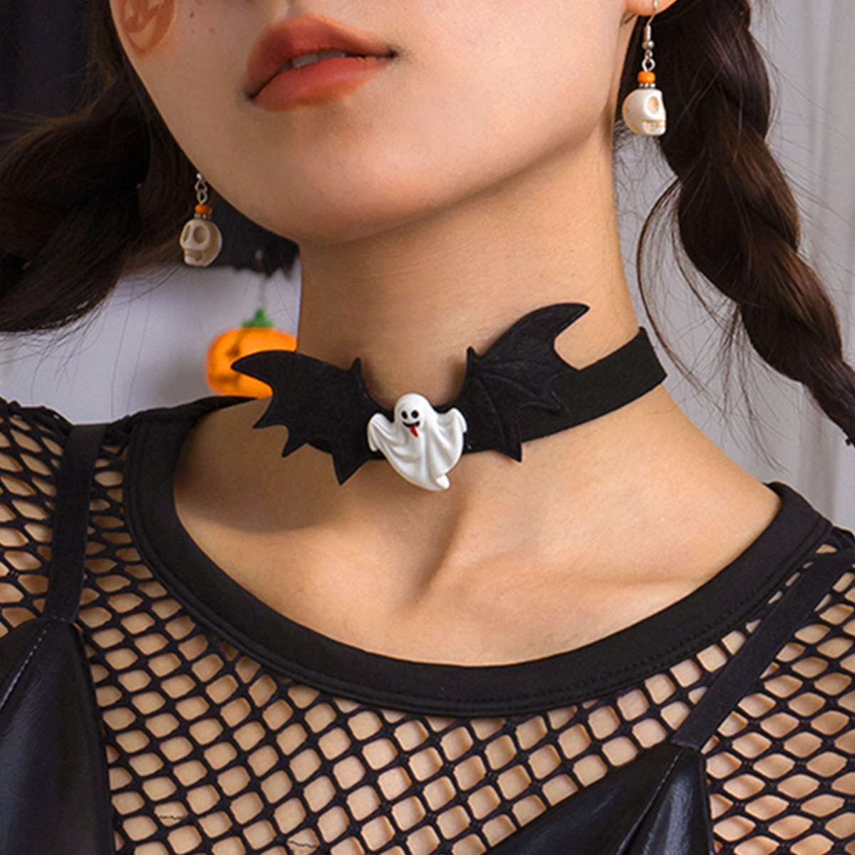 European and American cross-border accessories, Gothic style, sweet and cool, dark bat collarbone chain, Halloween party, black ghost necklace full figure