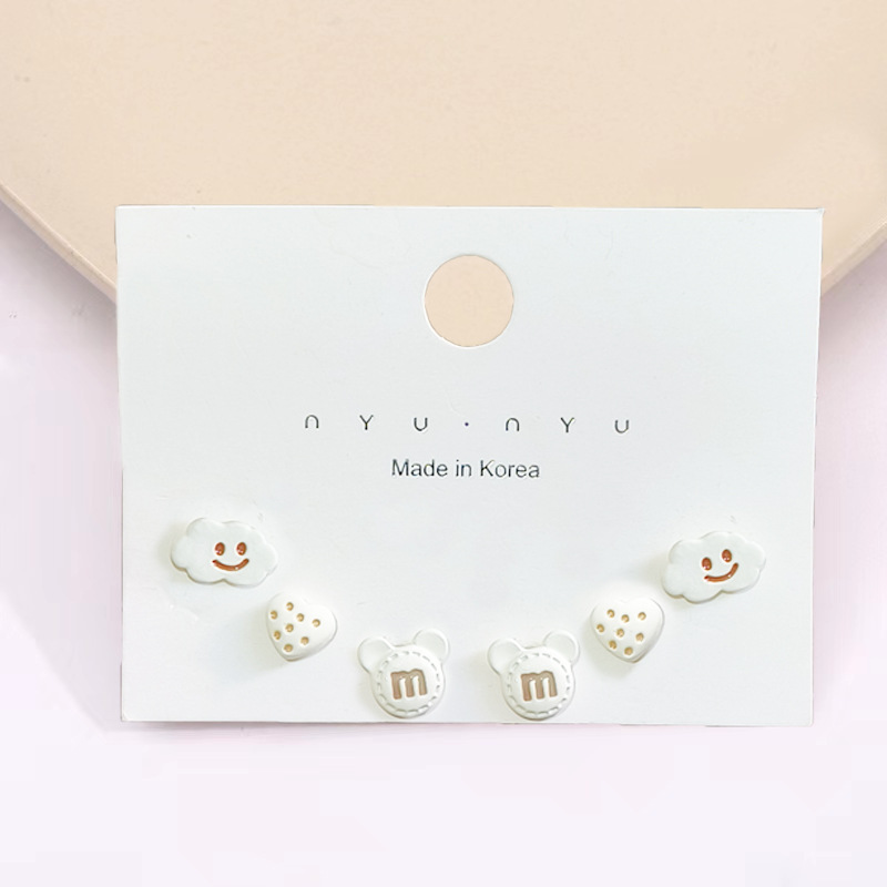 ins Korean version, cute and versatile, small and exquisite girl set, stud earrings, female cartoon, niche design sense earrings Application Scenario