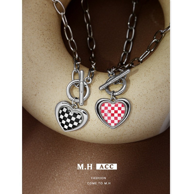 Original red and white checkerboard heart-shaped necklace for women, light luxury, sweet and cool, spicy girl, niche high-end and personalized pendant Application Scenario