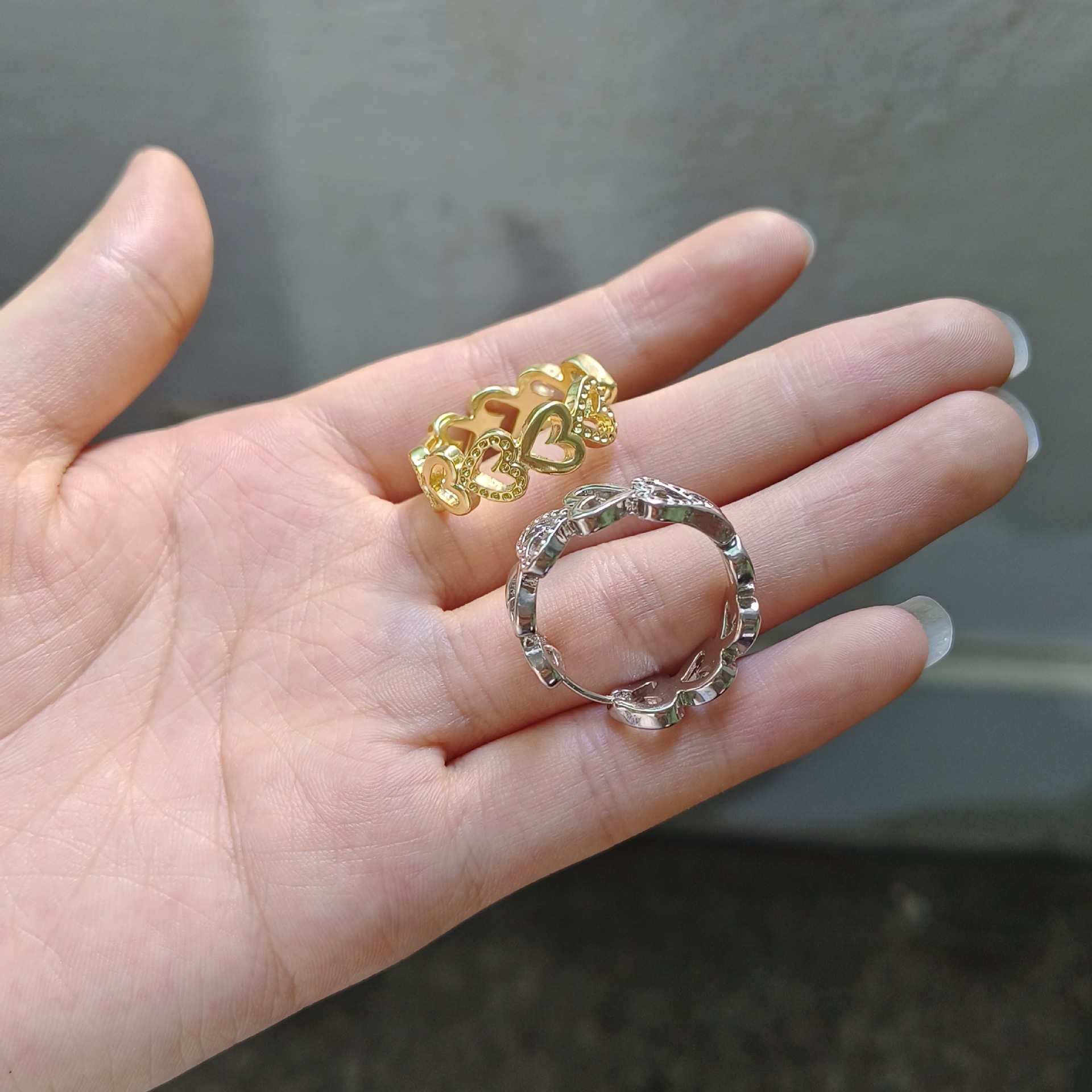 Light luxury, simple and niche heart-shaped ring earrings for women on Instagram, with a unique European and American personality and cool style Specification drawing